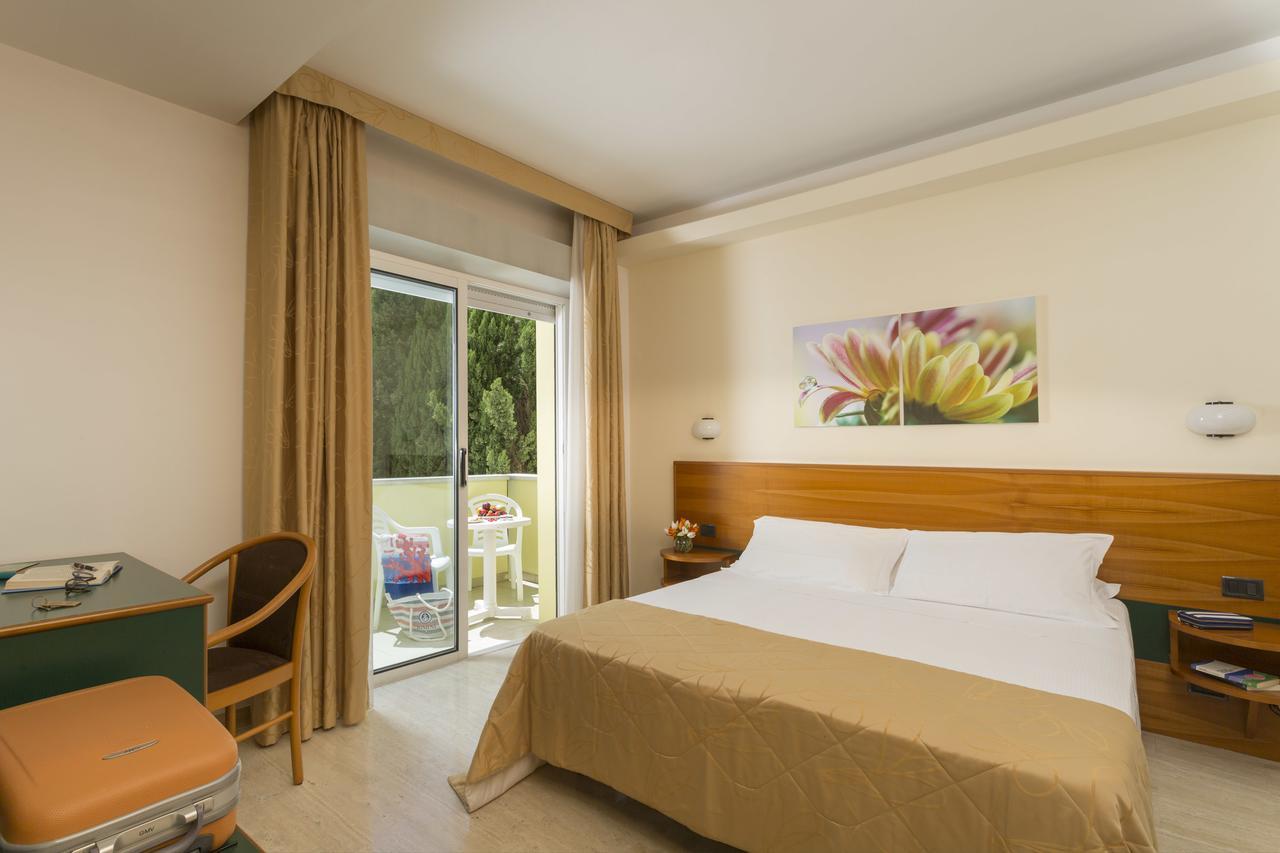 Astoria Suite Hotel Rimini Exterior photo